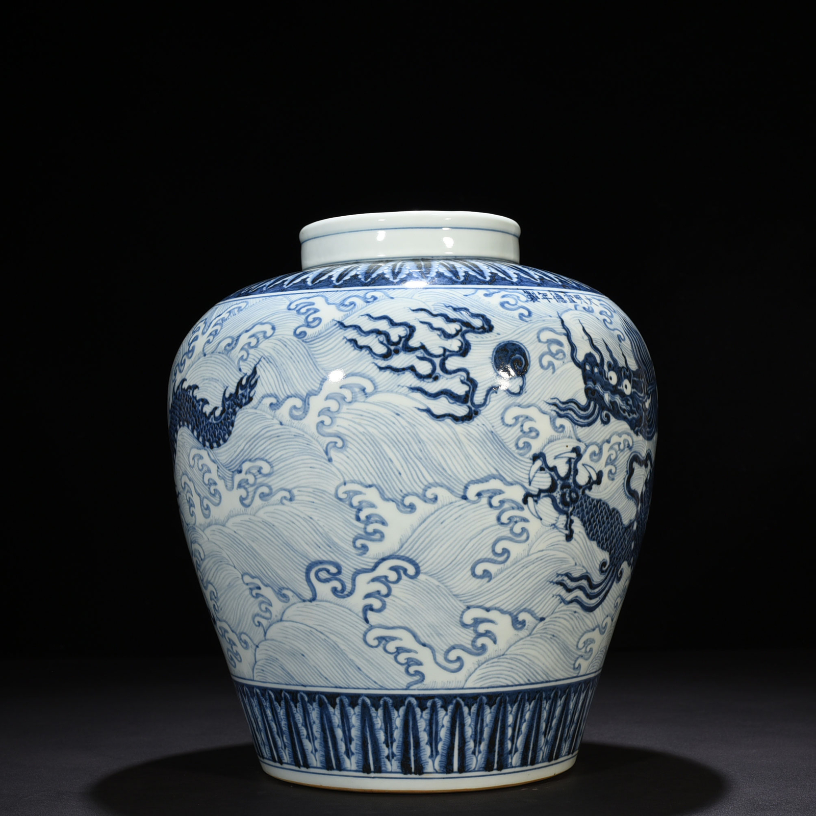 13.8″ antique ming dynasty xuande mark blue white Porcelain Dragon pattern pot