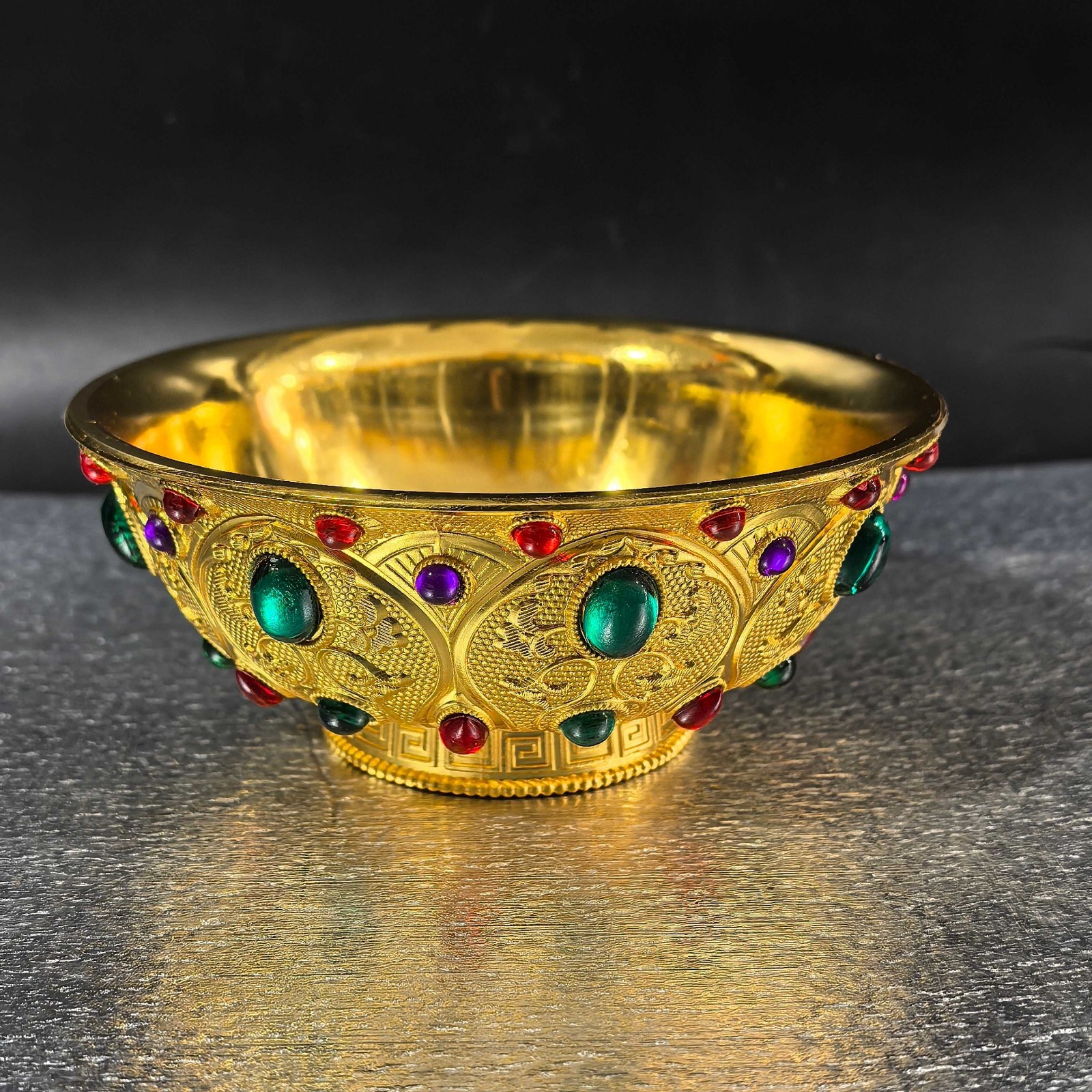 Antique gemstone gilded inlaid gold bowl decoration