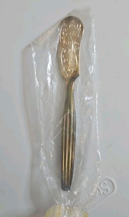Vintage ~ Butter Knife 5.25″ Silver-Plated Sheffield Eng. Scroll Decorated Blade