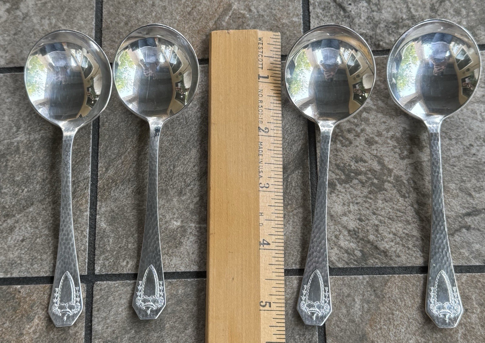 1916 HERALDIC ROGERS INTERNATIONAL SET OF 4 BOUILLON ROUND SOUP SPOONS 5 1/8”