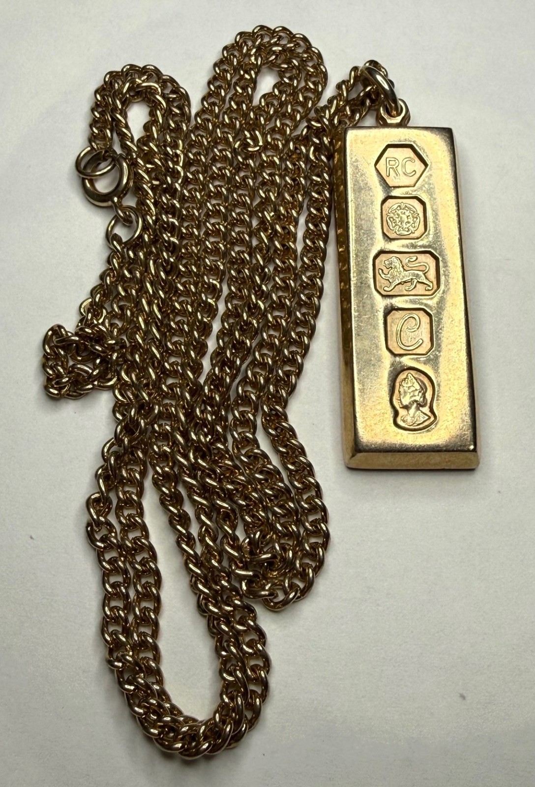 United Kingdom – Solid Sterling Silver (gold plated ) Chain with Pendant/Bar