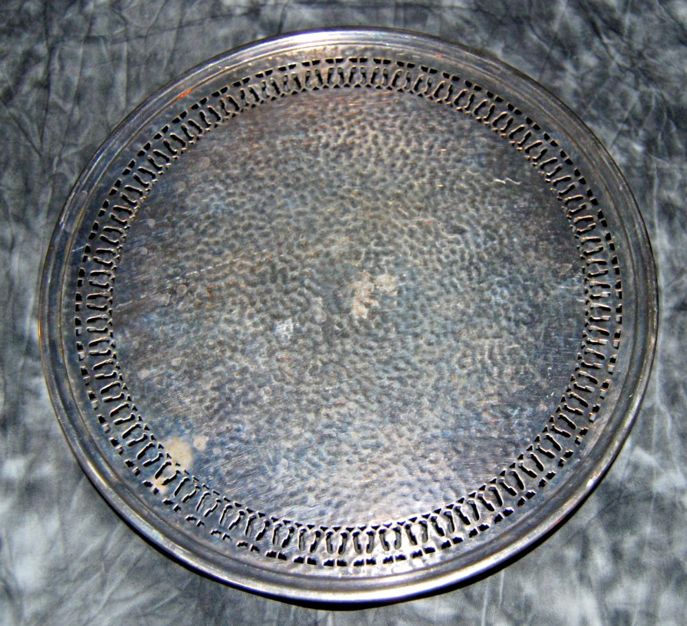 Vintage Meriden S.P. Co. International #736 Hammered Silver Serving Plate – 10″