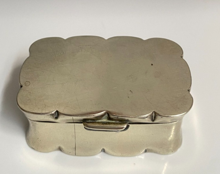 Antique 1930s Art Deco Scalloped Silver Tone Snuff Pill Box Gold Wash Interior