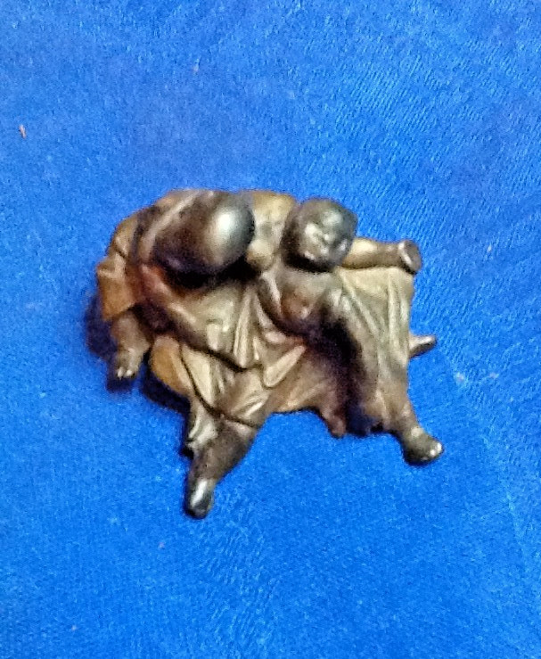 NETSUKE STYLE BRONZE MINIATURE SCULPTURE JAPANESE INTERTWINED FIGURES 062626E