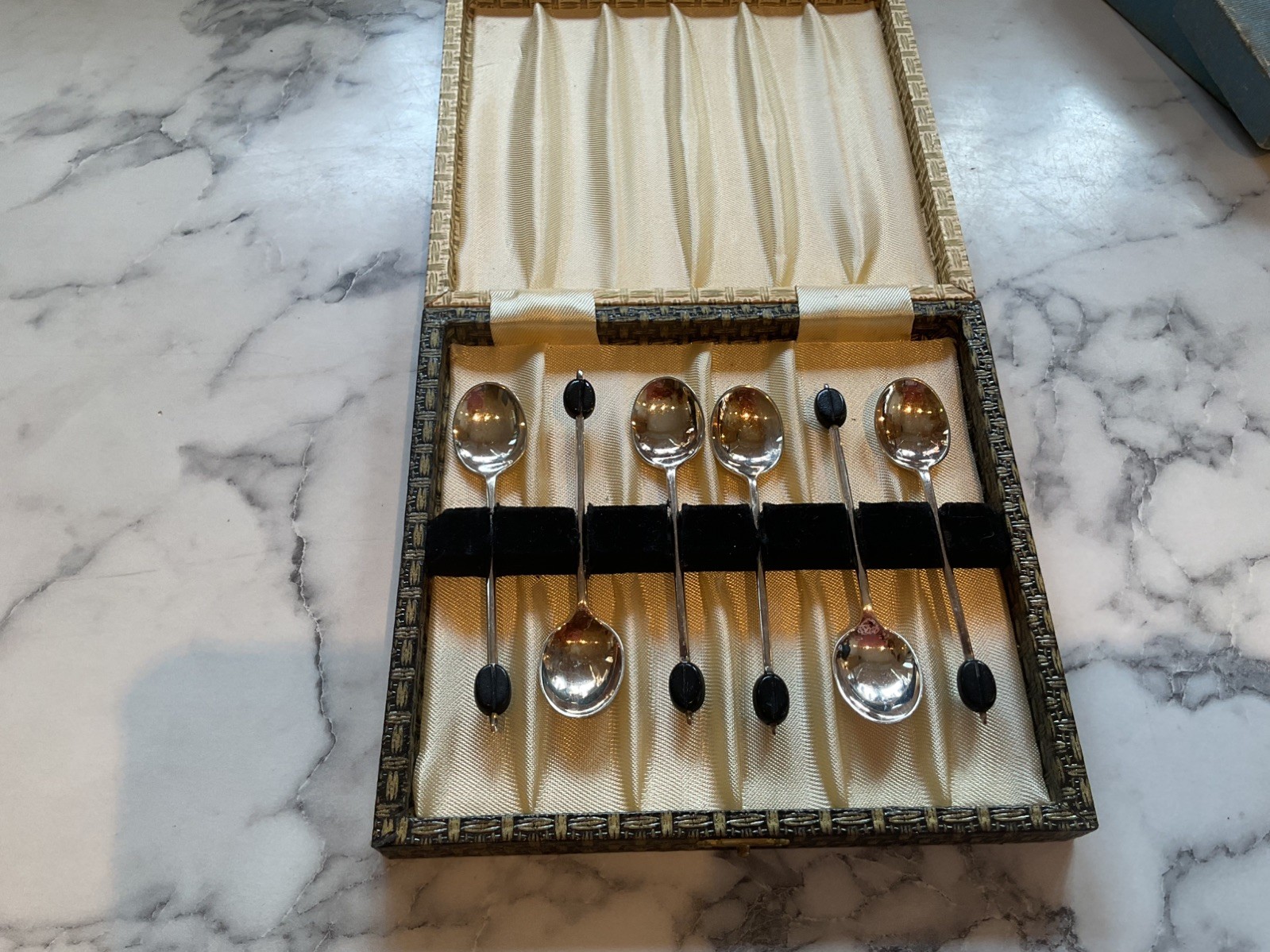 Vintage Boxed Set Of 6 Coffee Bean Tea Spoons