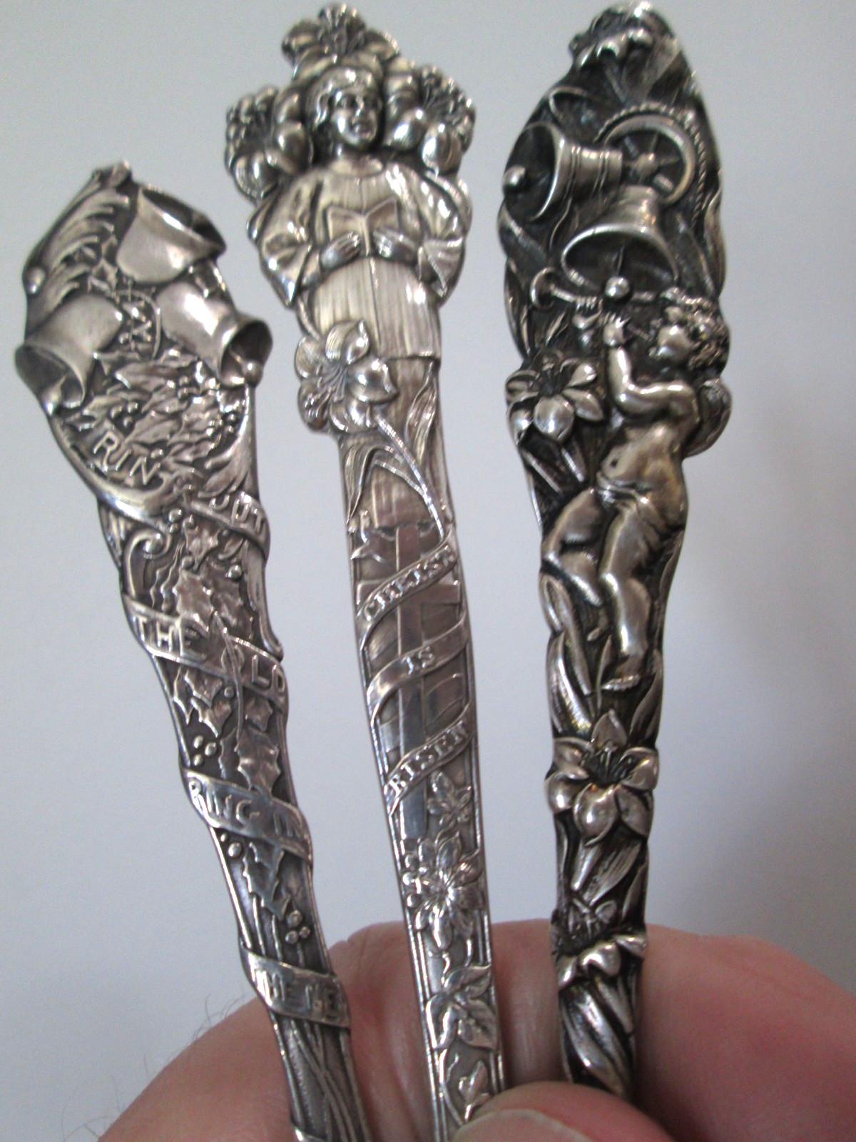 THREE Large Antique STERLING – ORNATE – SOUVENIR SPOONS 2.6 toz