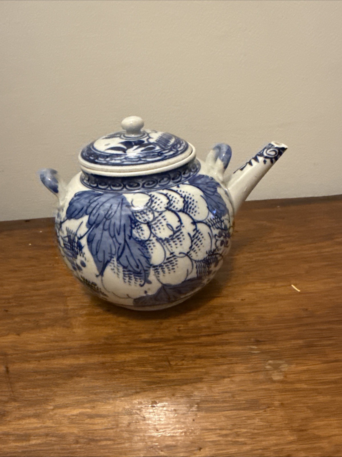 RARE LARGE 19TH CENTURY JAPANESE ANTIQUE PORCELAIN TEAPOT – Large