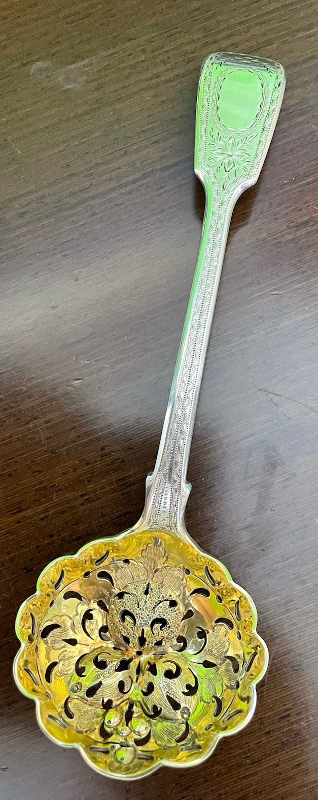 BEAUTIFUL LONDON 1838 HALLMARKED SILVER SUGAR SIFTER SPOON GILT BOWEL..80 GRAMS