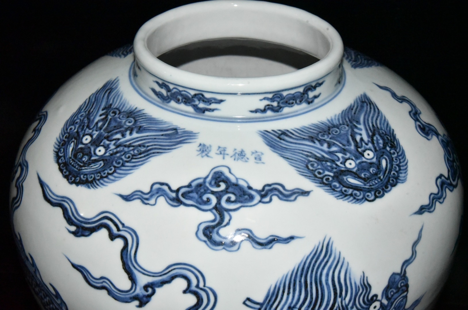 13.5″Old China ming dynasty xuande mark blue white Porcelain Dragon pattern Pot