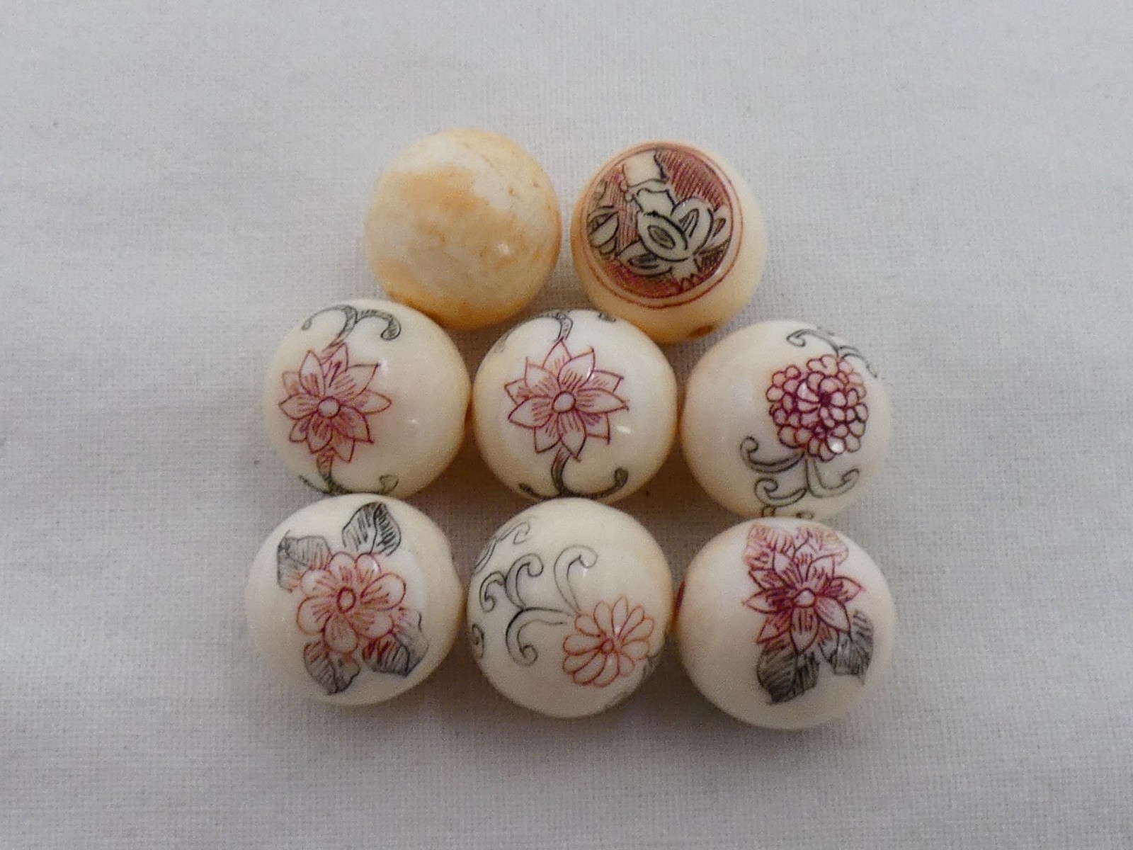 (8) Old Japanese Beautiful Decorated 11mm to 12mm Ojime Beads NY-23