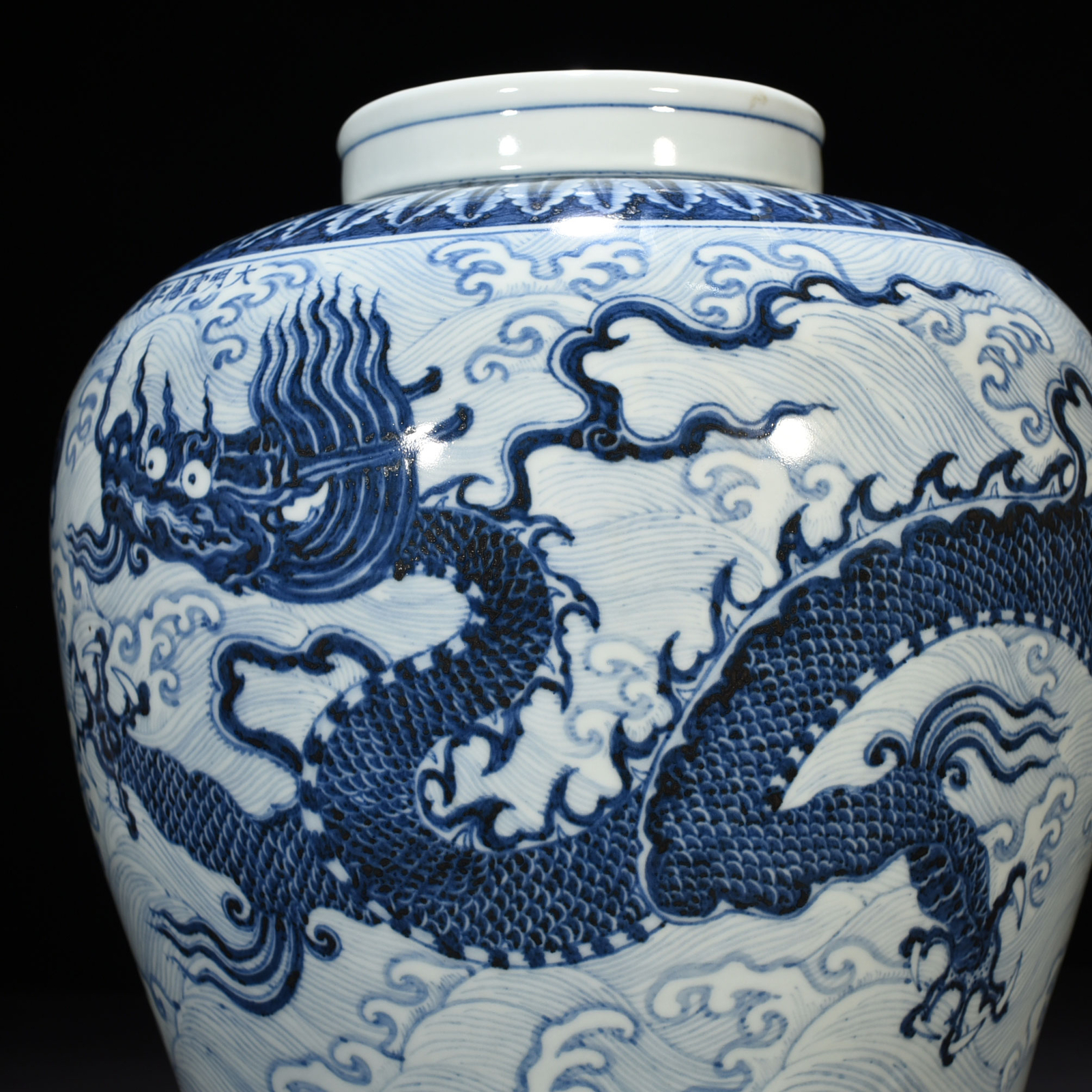 13.8″ antique ming dynasty xuande mark blue white Porcelain Dragon pattern pot