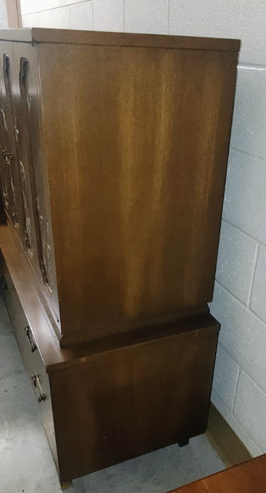 Broyhill premium dresser