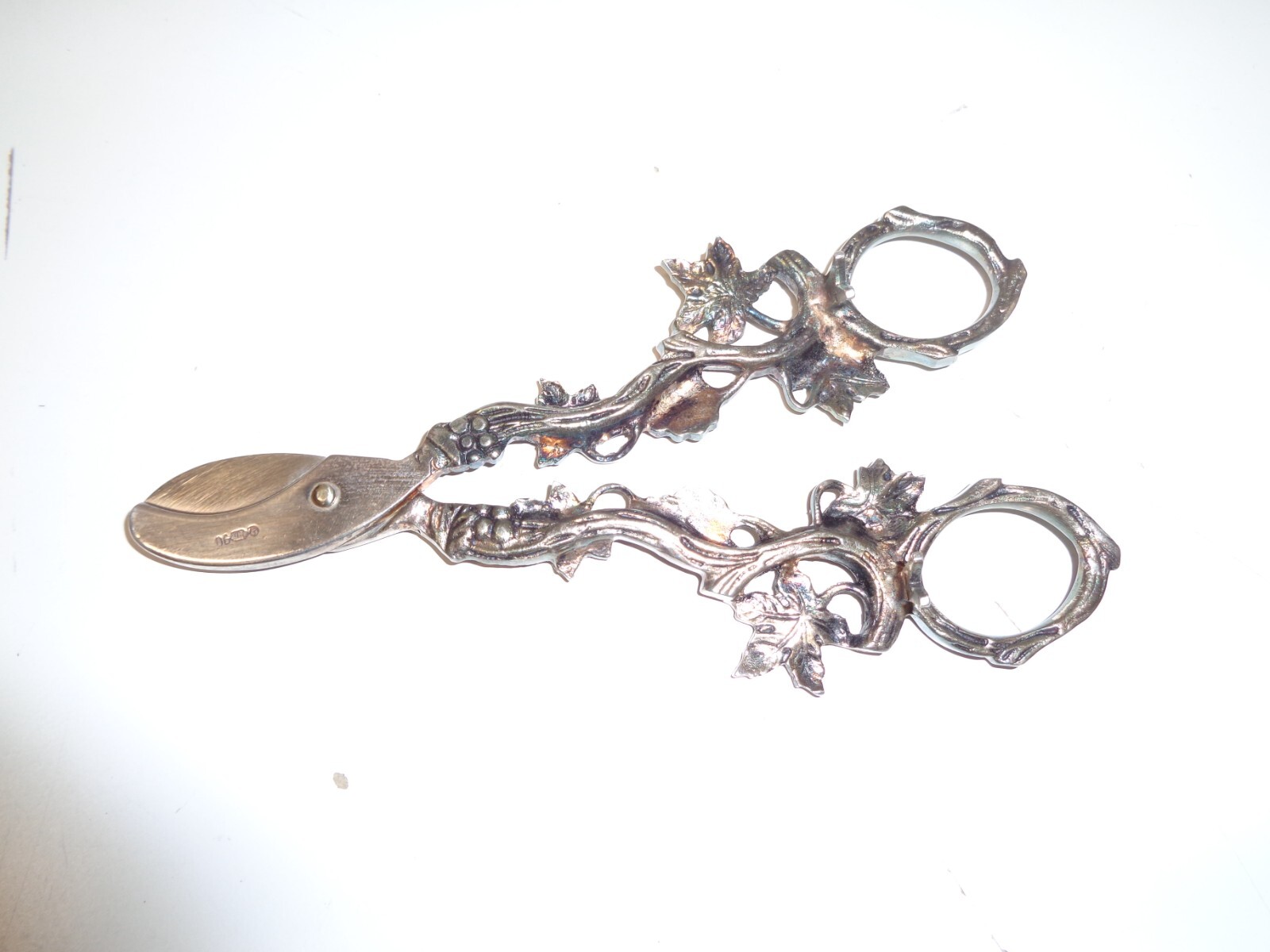 Vintage H HOOYKAAS DUTCH NETHERLANDS SILVER GRAPE LEAF SCISSORS