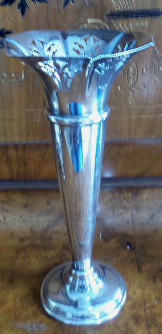 Antique Meriden S.P. Co International Fluted Vase Pierced Rim 9 1/4″ x4 1/4″