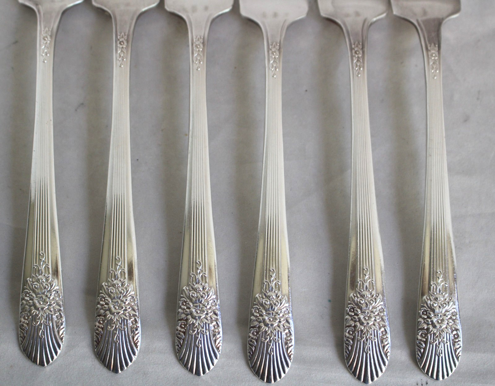 6 Wm Rogers Original Rogers SILVER MIST/MARIGOLD Dinner Forks