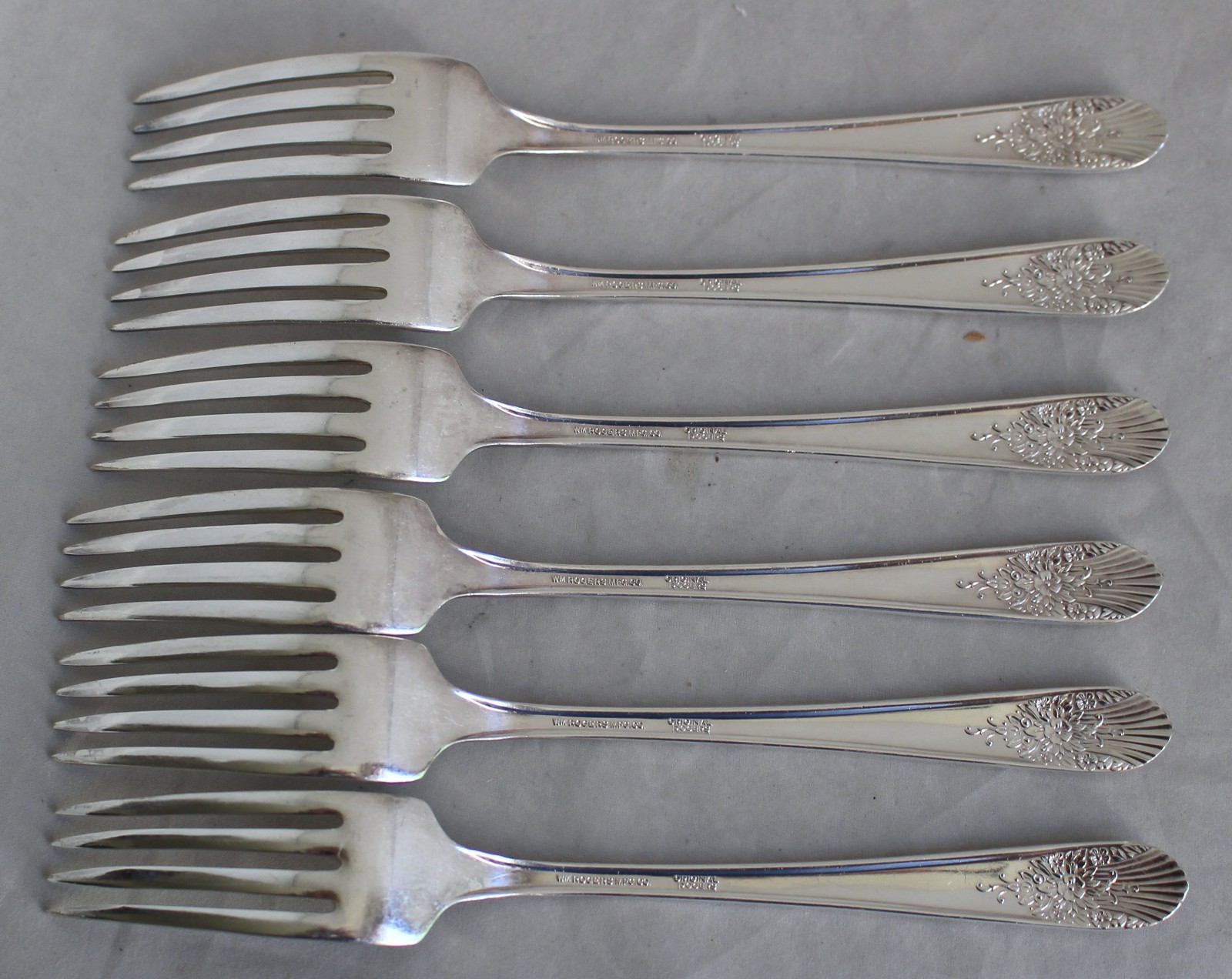 6 Wm Rogers Original Rogers SILVER MIST/MARIGOLD Dinner Forks