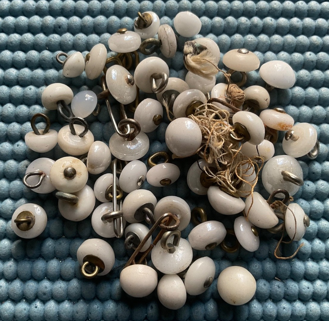 55 Antique White China Boot Shoe Buttons – Bear Eyes Crafts – Old Lot