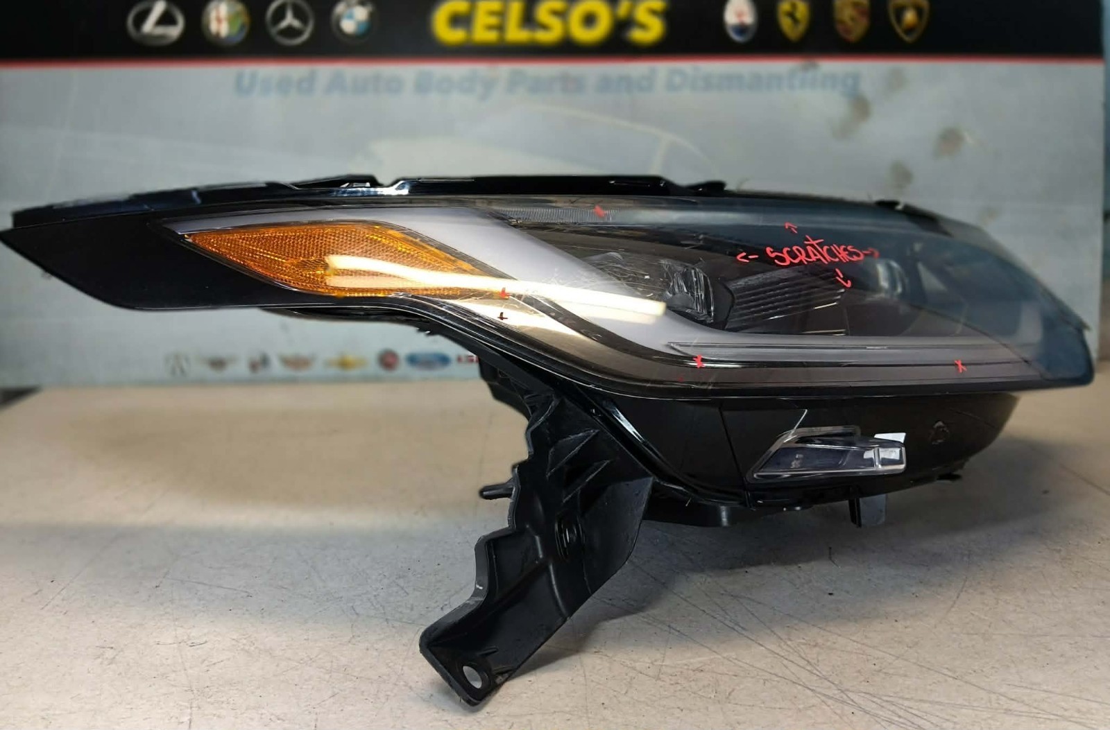 2021 – 2023 LAND ROVER DISCOVER HEADLIGHT RH OEM