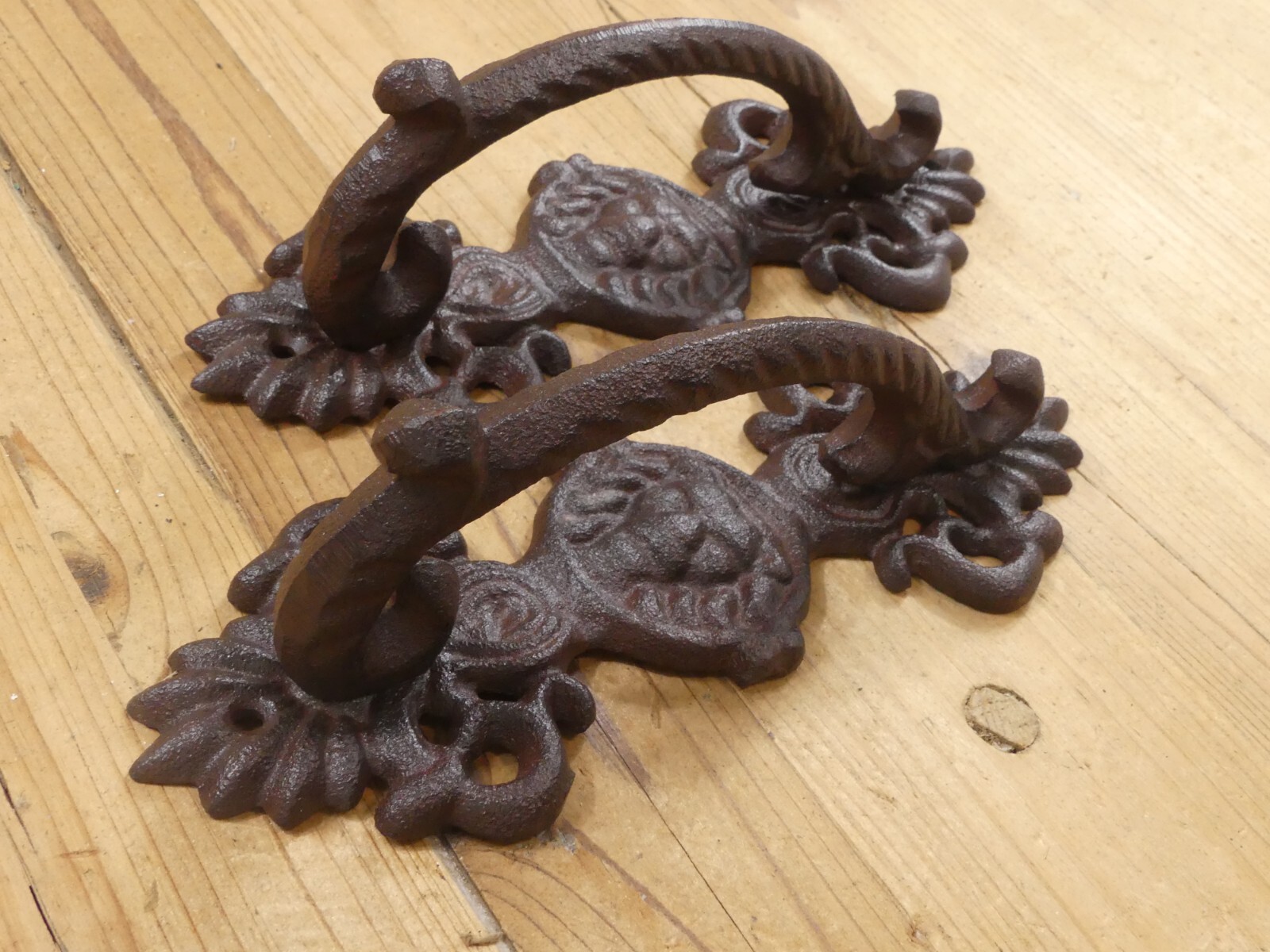 2 LARGE HANDLES RUSTIC CAST IRON BARN DOOR HANDLES SHED GATE PULLS FANCY 8 1/2″