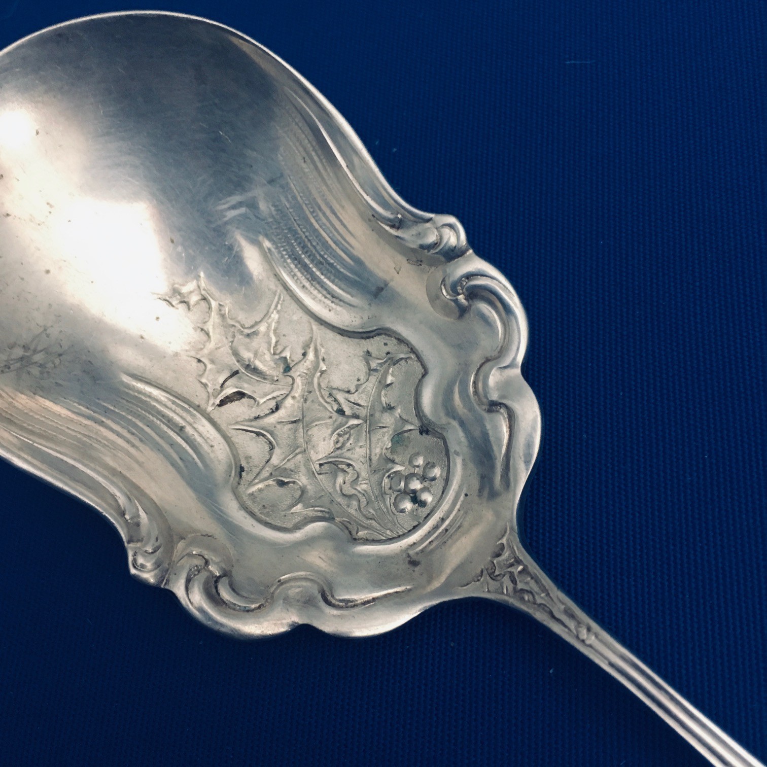National Silver co c1904 HOLLY silverplate 9 1/4″ berry Casserole Serving spoon
