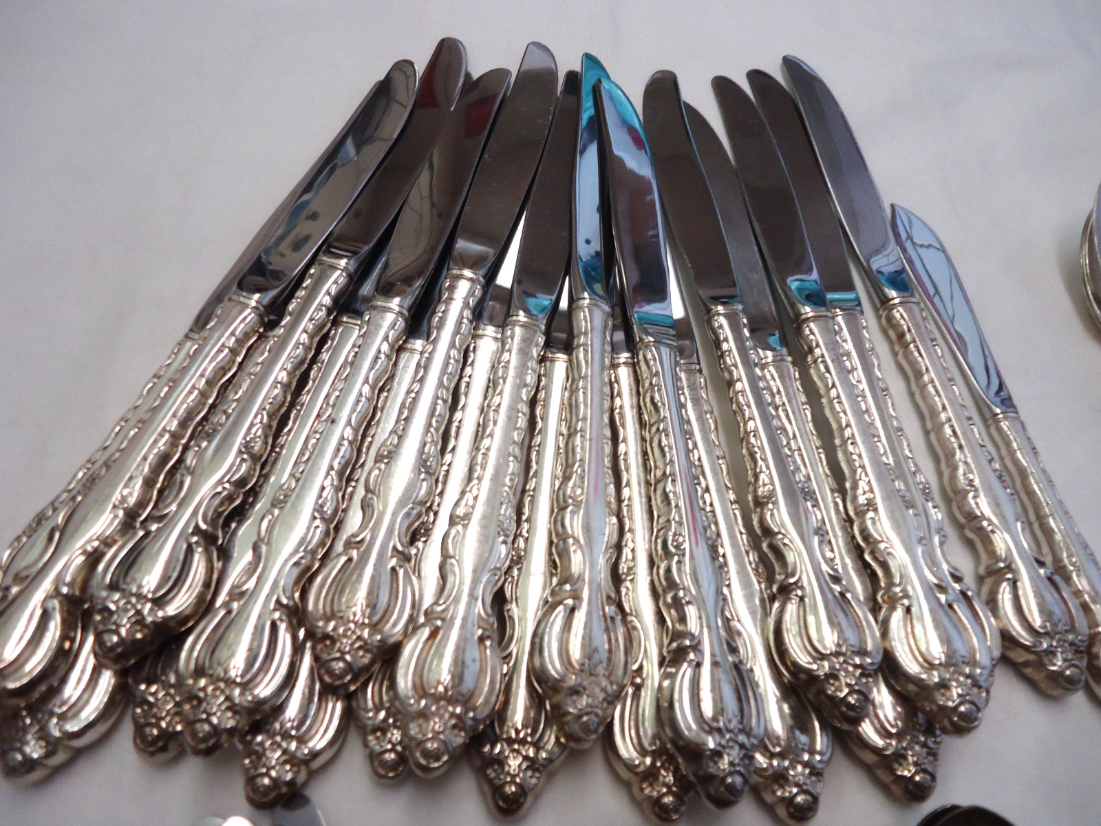 VINTAGE SILVERPLATE FLATWARE MIXED BULK LOT 110- PIECES