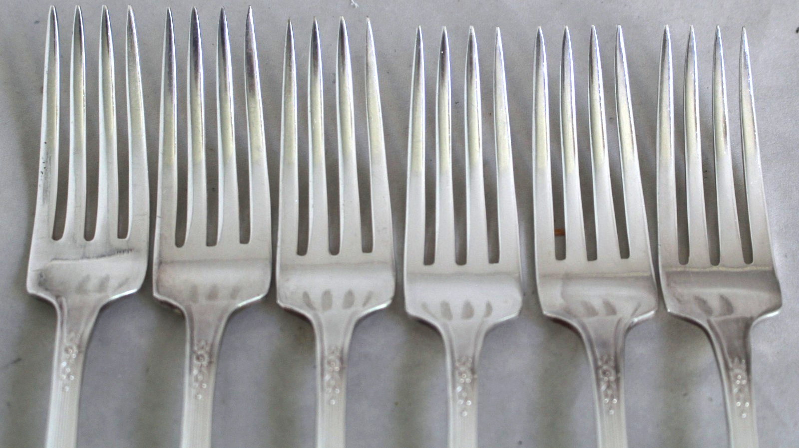 6 Wm Rogers Original Rogers SILVER MIST/MARIGOLD Dinner Forks