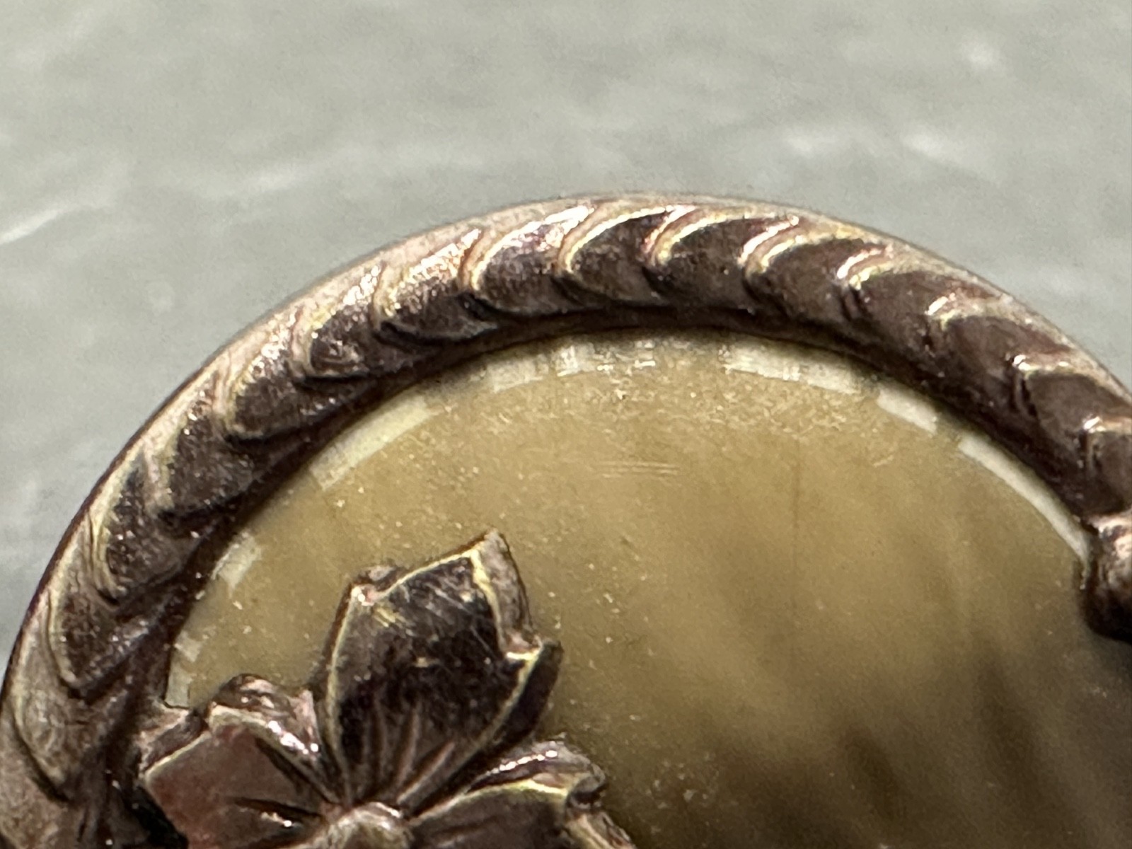 5 MATCHING ANTIQUE? ROUND METAL SHANK BUTTONS WITH BRASS? FLORAL OVERLAY N852