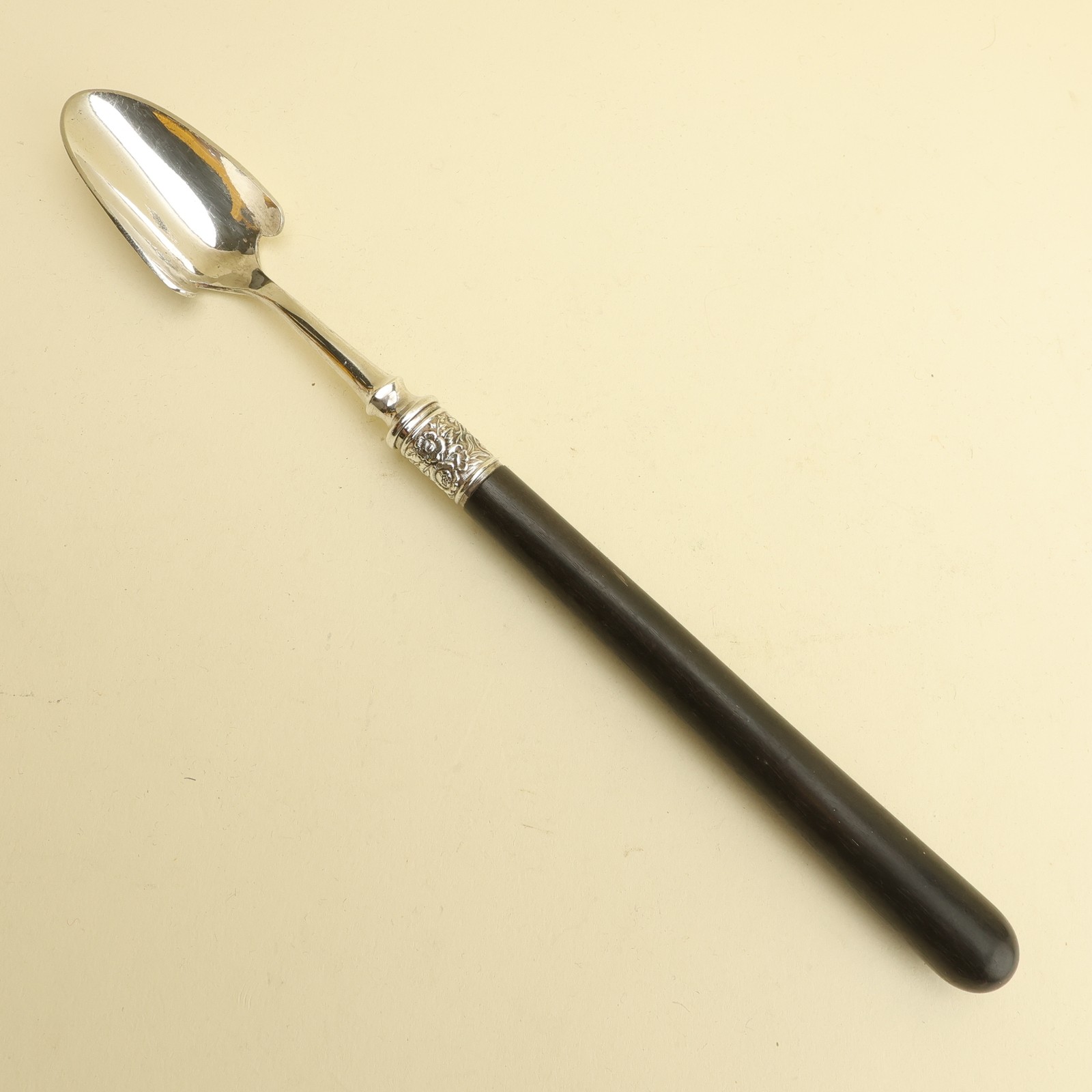 Silverplate & Wood 10 5/8″ Cheese Scoop Aesthetic Movement Repousse Band
