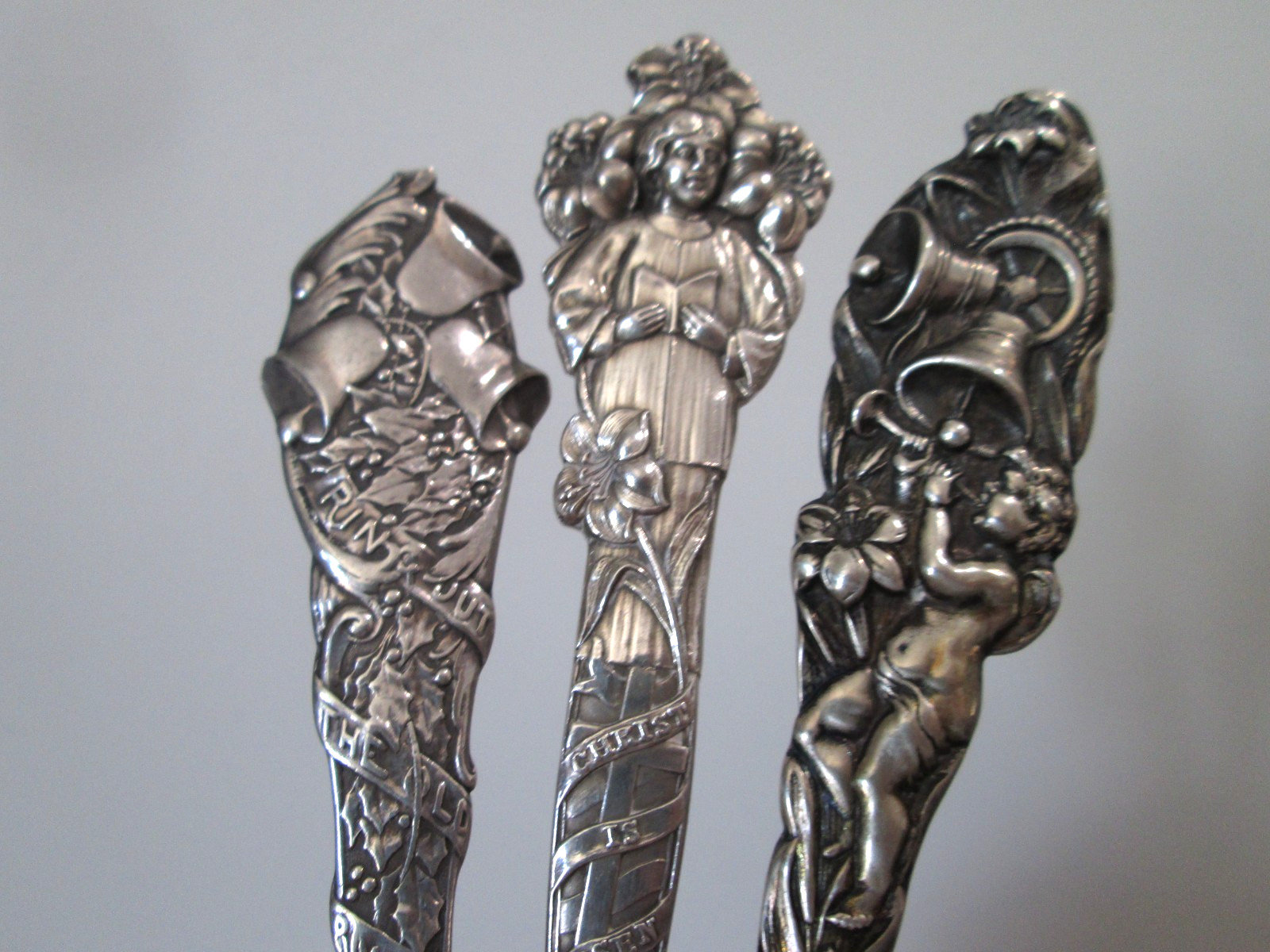 THREE Large Antique STERLING – ORNATE – SOUVENIR SPOONS 2.6 toz