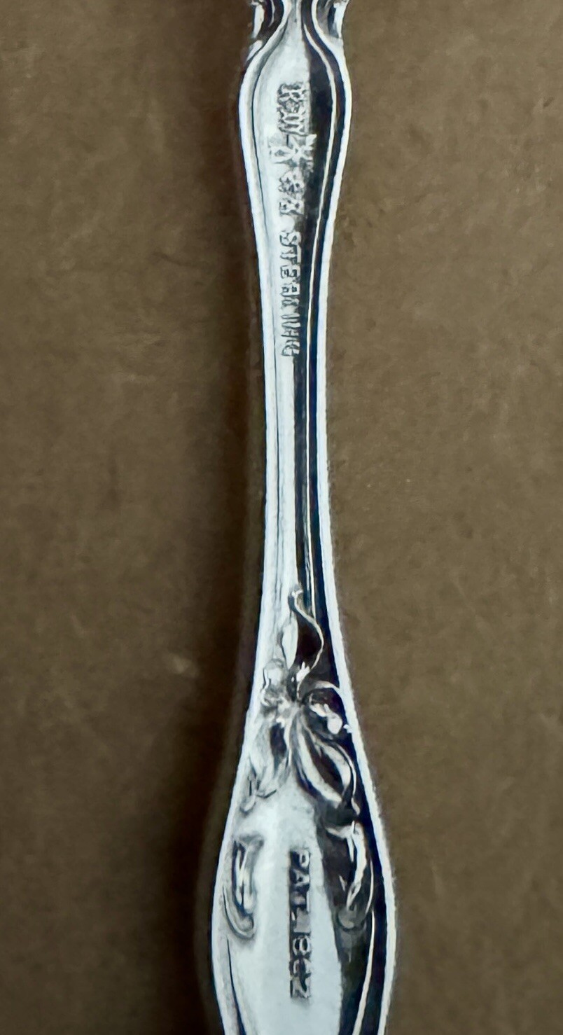 ART NOUVEAU WALLACE IRIAN 4 5/8” STERLING STRAWBERRY FORK OLD PIECE CRISP COND!!