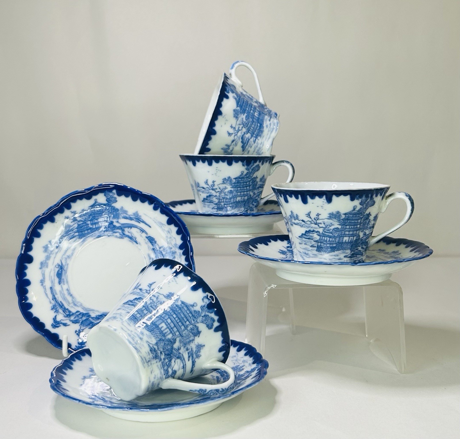 4 Pairs Of Antique 19th C Chinoiserie Blue Flow Porcelain Tea Cups & Saucers