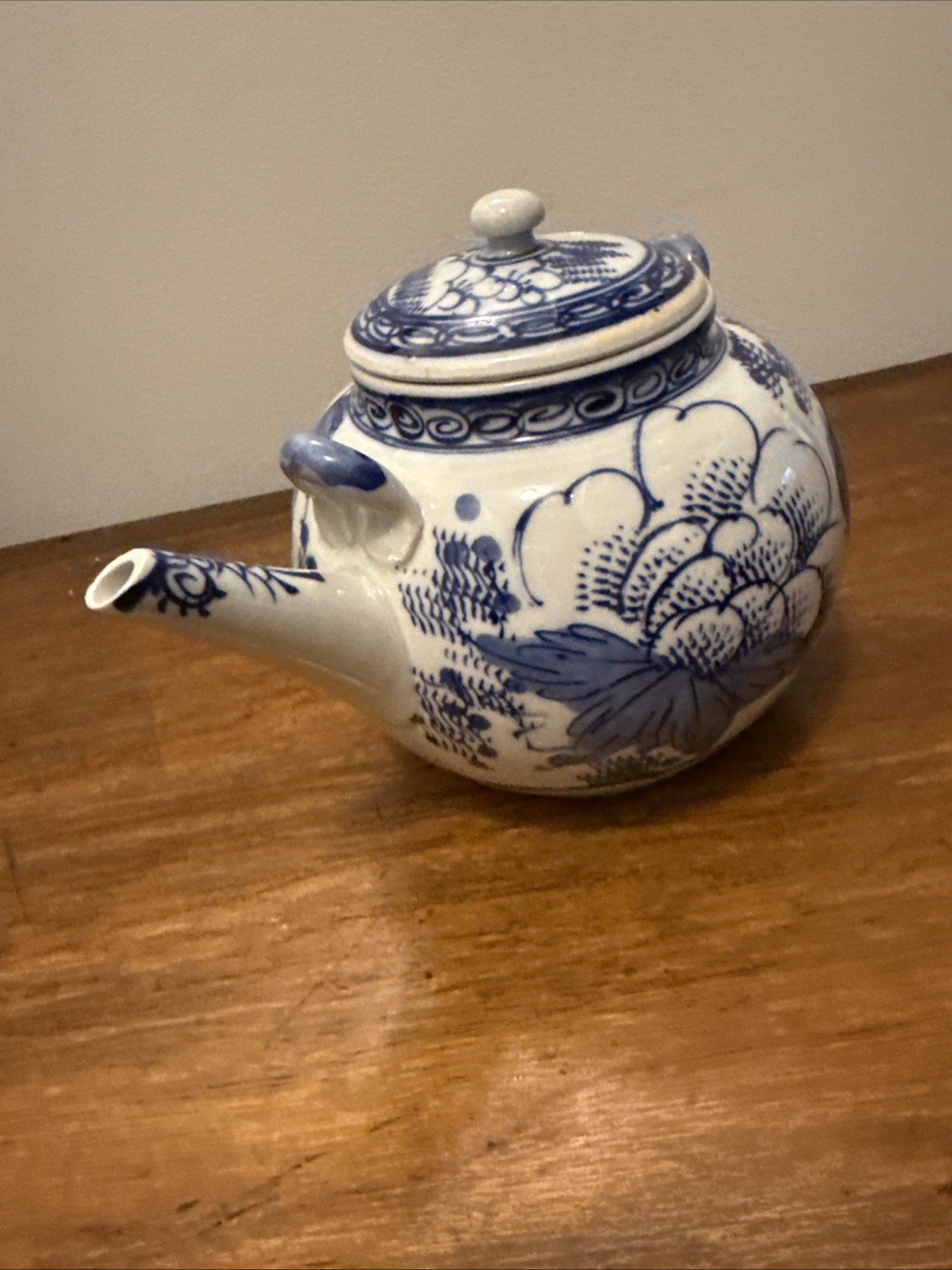 RARE LARGE 19TH CENTURY JAPANESE ANTIQUE PORCELAIN TEAPOT – Large