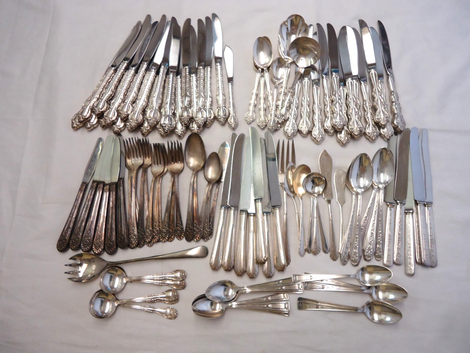 VINTAGE SILVERPLATE FLATWARE MIXED BULK LOT 110- PIECES