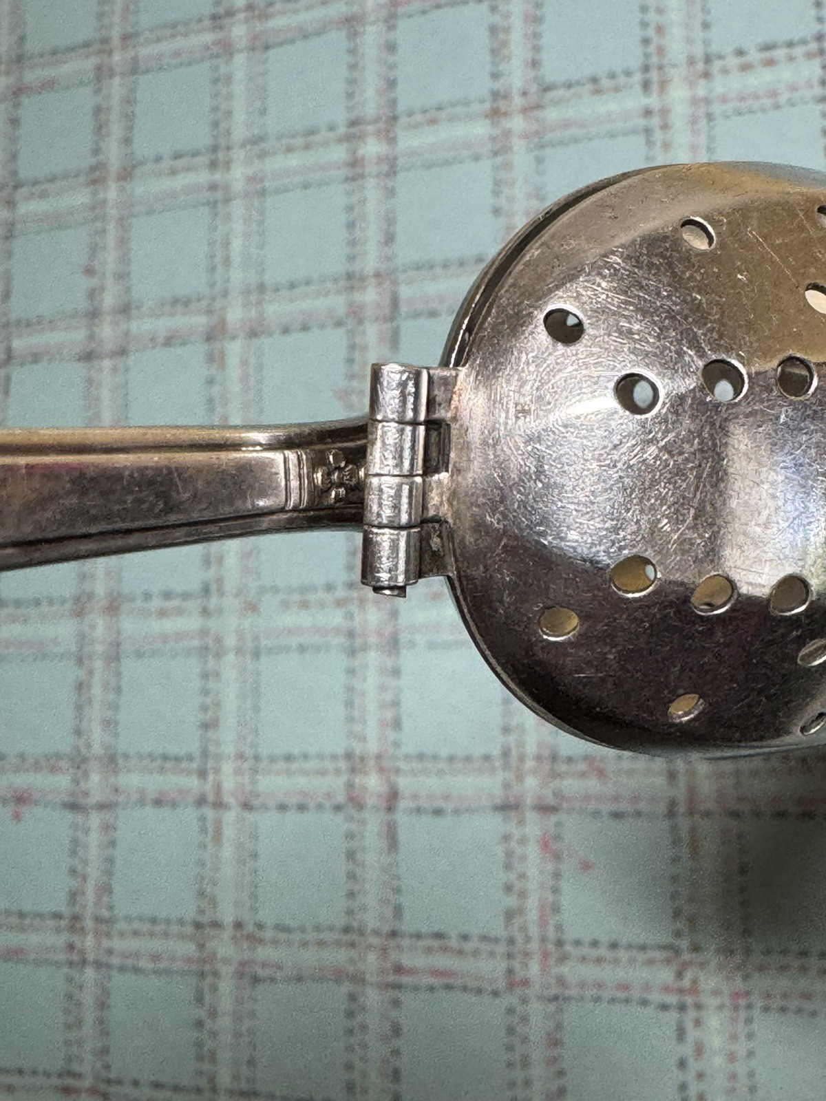 c1949 WMA Rogers EVERLASTING Tea Infuser Spoon Handle Hinged Bowl Excellent