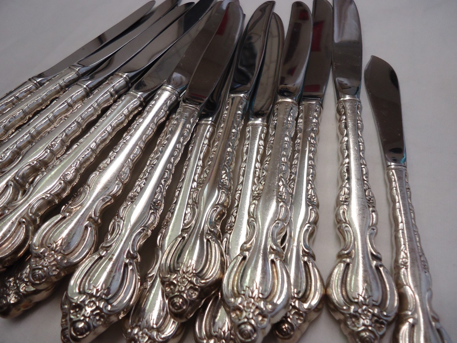 VINTAGE SILVERPLATE FLATWARE MIXED BULK LOT 110- PIECES