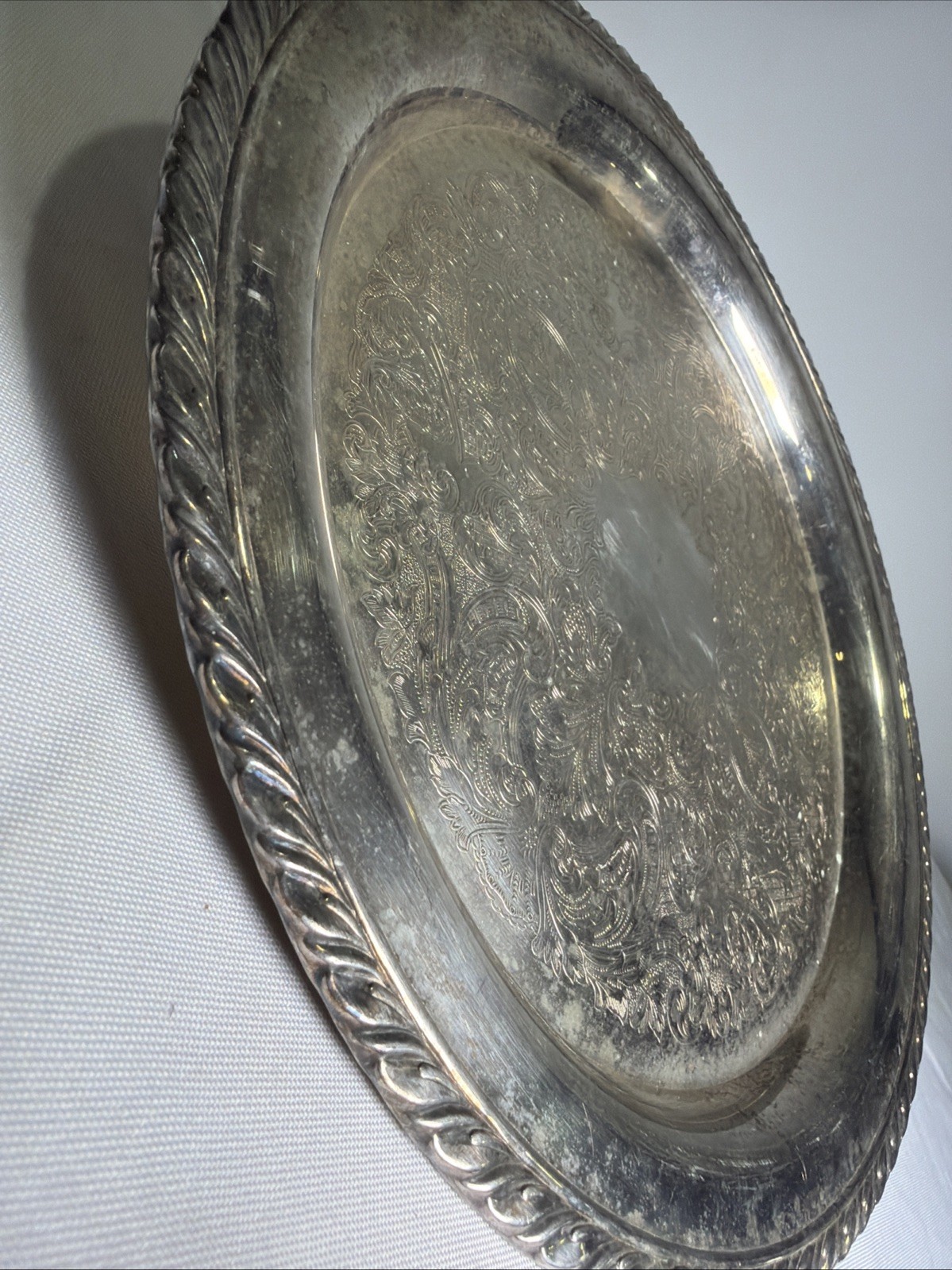 Vintage ONEIDA USA Silver Plated Ornate Design 12″ Round Serving Tray Platter