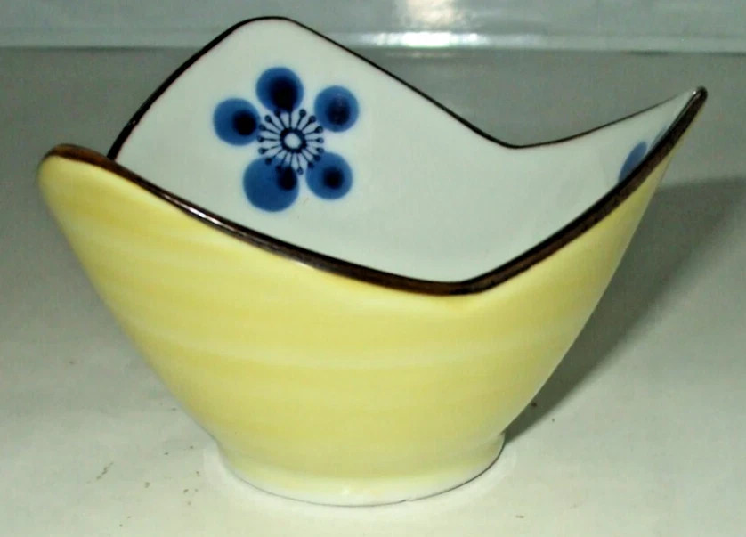Vintage Japanese Porcelain Tri-Corner Bowl – Handpainted Floral Design – Signed