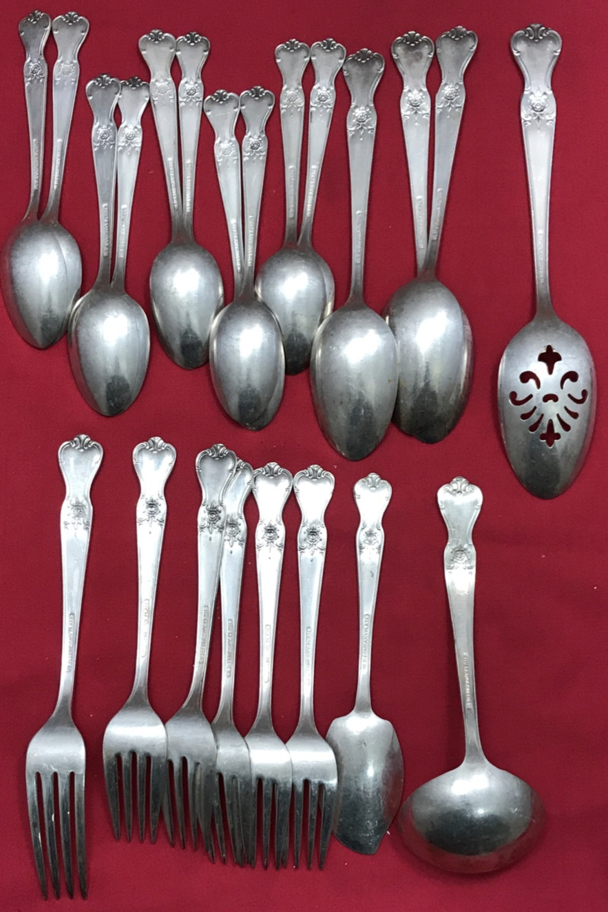 22 Pc 1950 SIGNATURE ROSE Silverplated FORKS SPOONS & SERVING PCS “P” Monogram