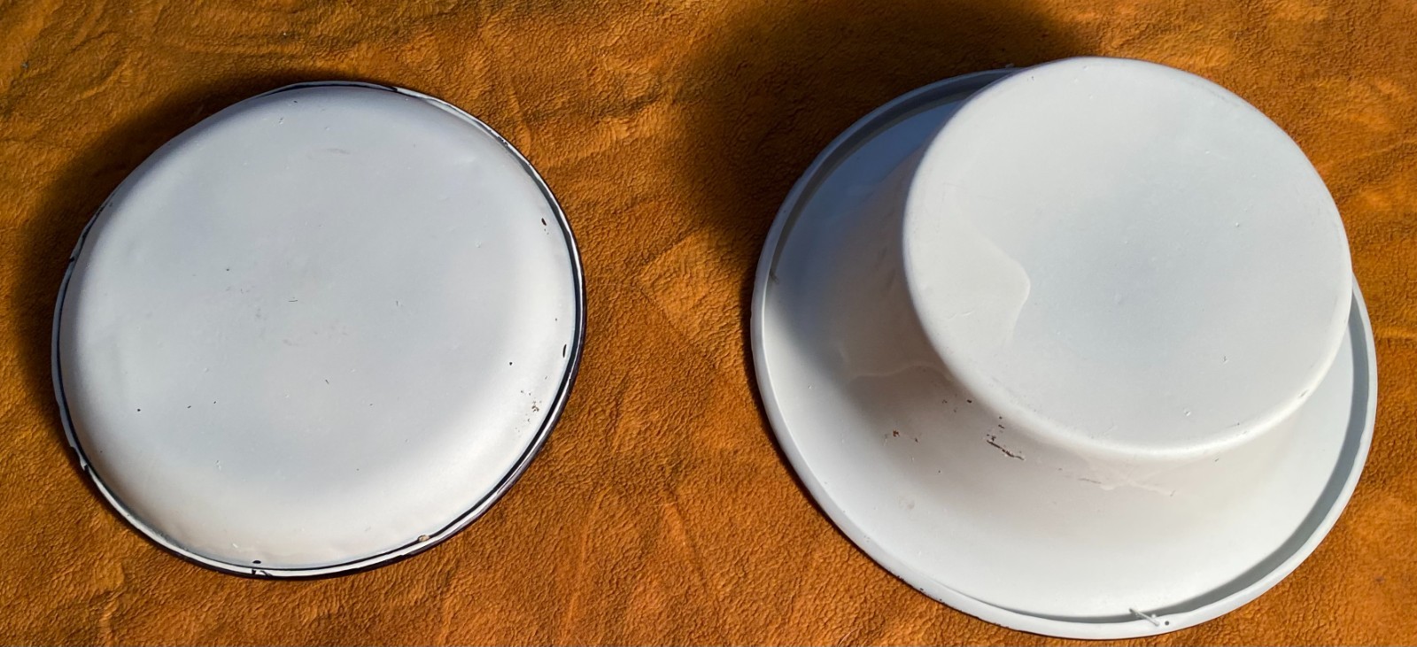 Vintage KILO Scale White With Two Pans United Kingdom