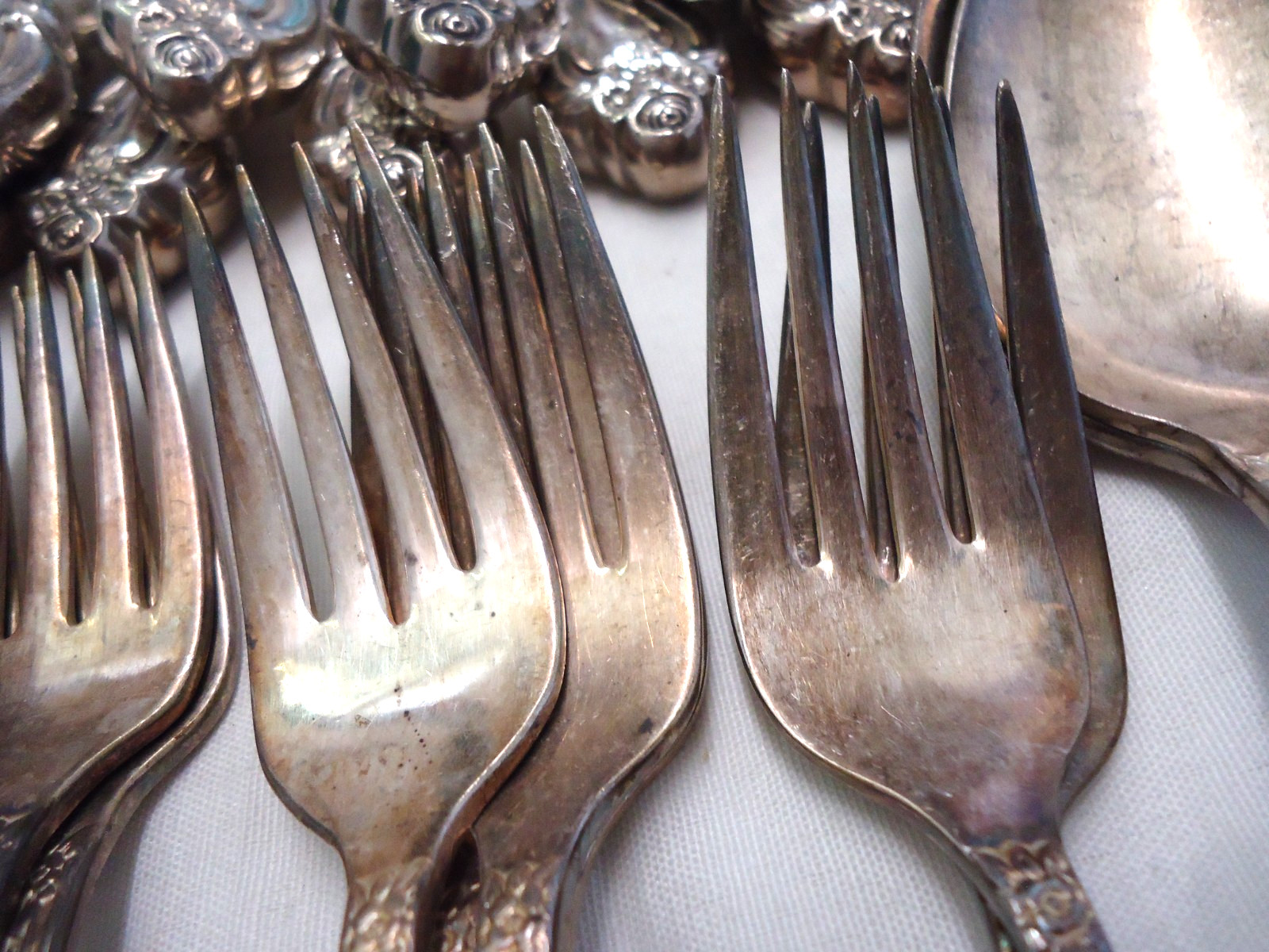 VINTAGE SILVERPLATE FLATWARE MIXED BULK LOT 110- PIECES