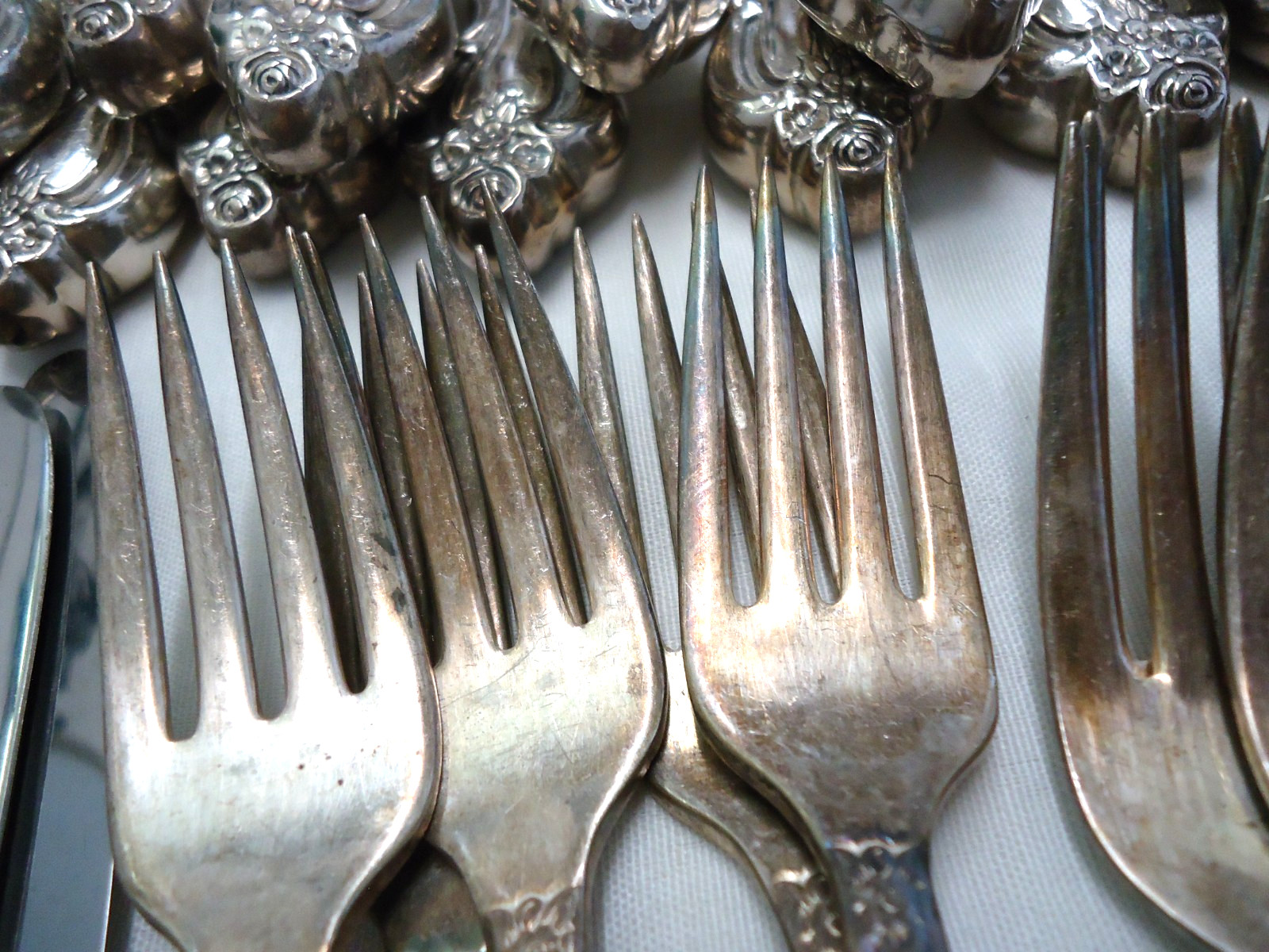 VINTAGE SILVERPLATE FLATWARE MIXED BULK LOT 110- PIECES