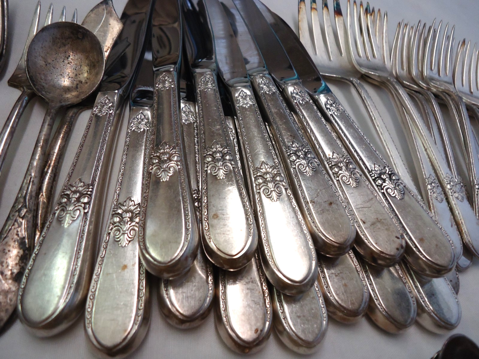 VINTAGE SILVERPLATE FLATWARE MIXED LOT BULK 120-PIECES