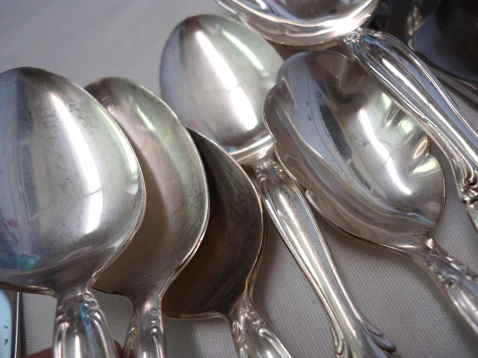 VINTAGE SILVERPLATE FLATWARE MIXED BULK LOT 110- PIECES
