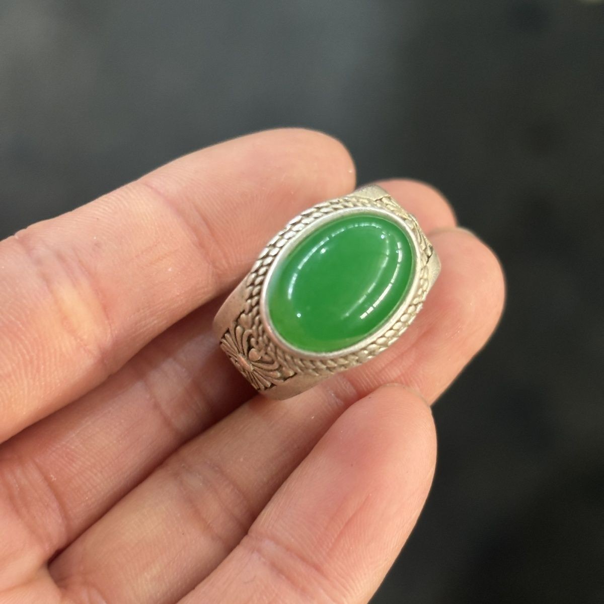 Vintage Tibetan Silver Antique Old Flower Inlay Green Bead Ring China Thumb Ring