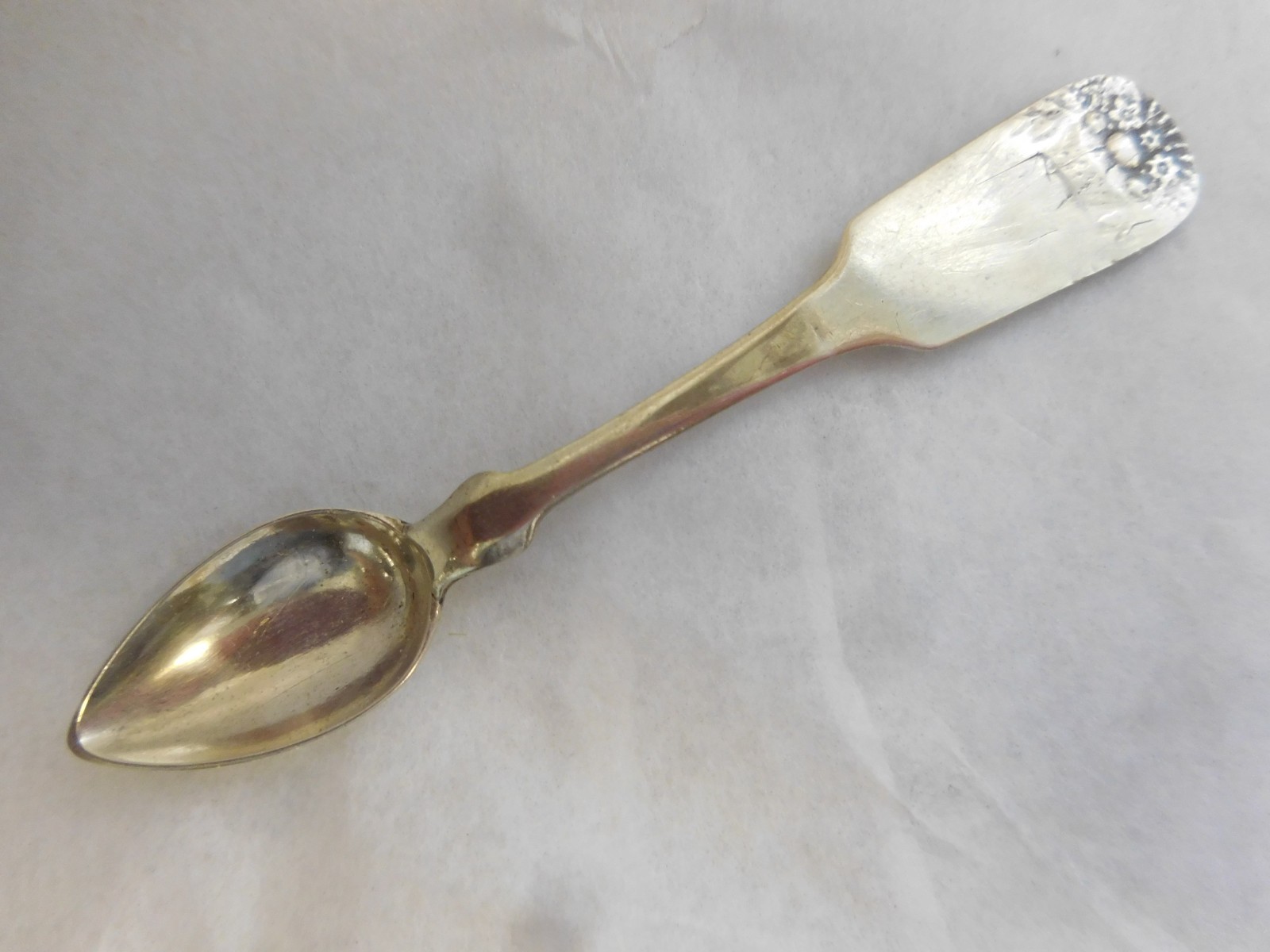 MINIATURE COIN SILVER TEASPOON BASKET OF FLOWERS FIDDLE BACK I. BROCK NY C. 1830