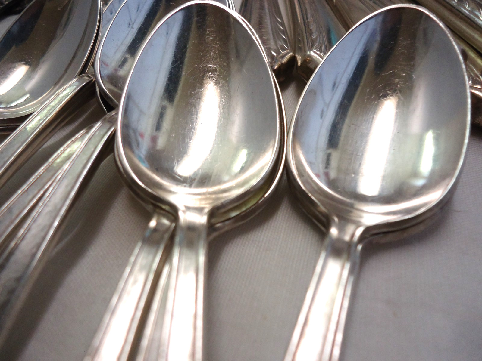 VINTAGE SILVERPLATE FLATWARE MIXED BULK LOT 110- PIECES