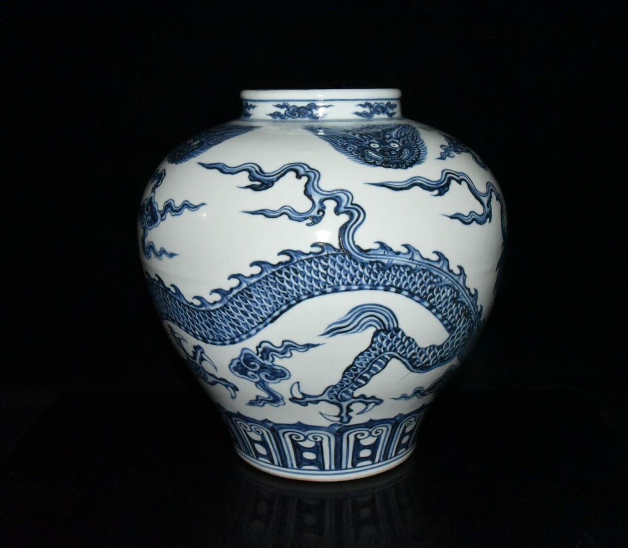 13.5″Old China ming dynasty xuande mark blue white Porcelain Dragon pattern Pot