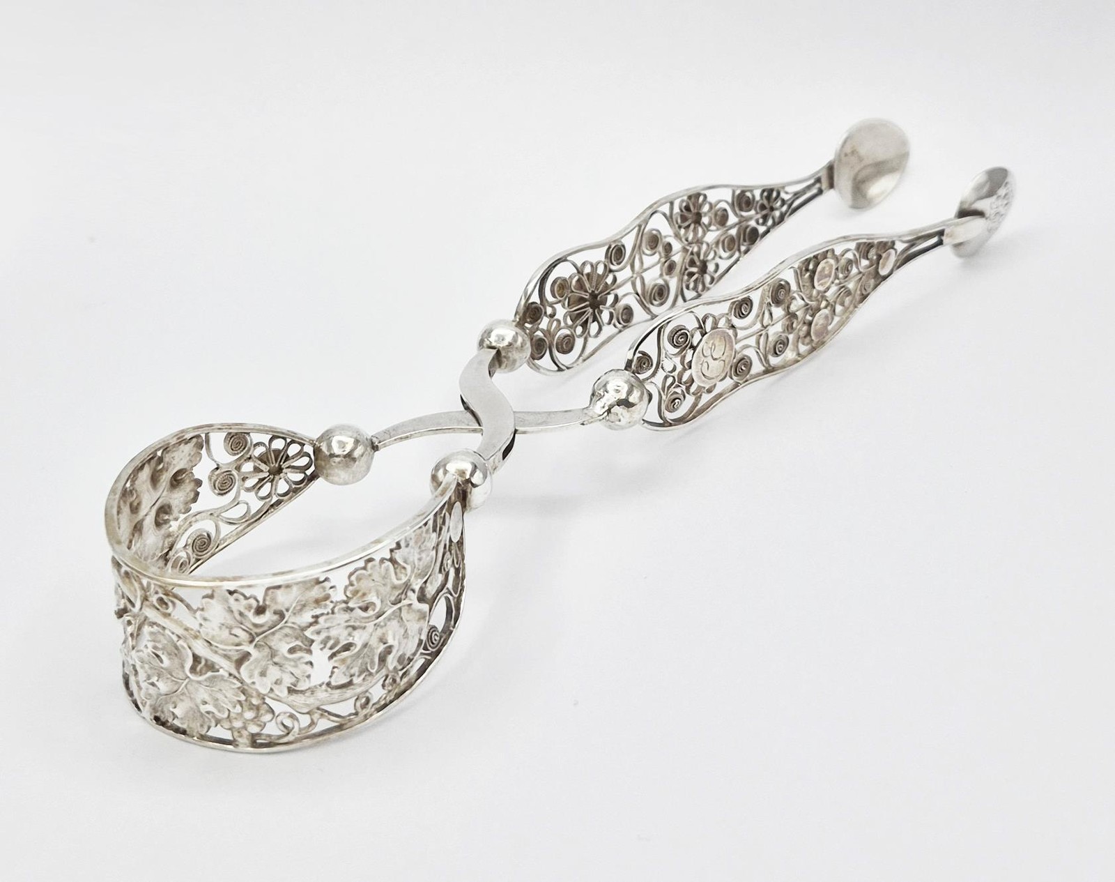 FINE 19TH CENTURY SOLID SILVER FILIGREE GRAPEVINE SUGAR TONGS