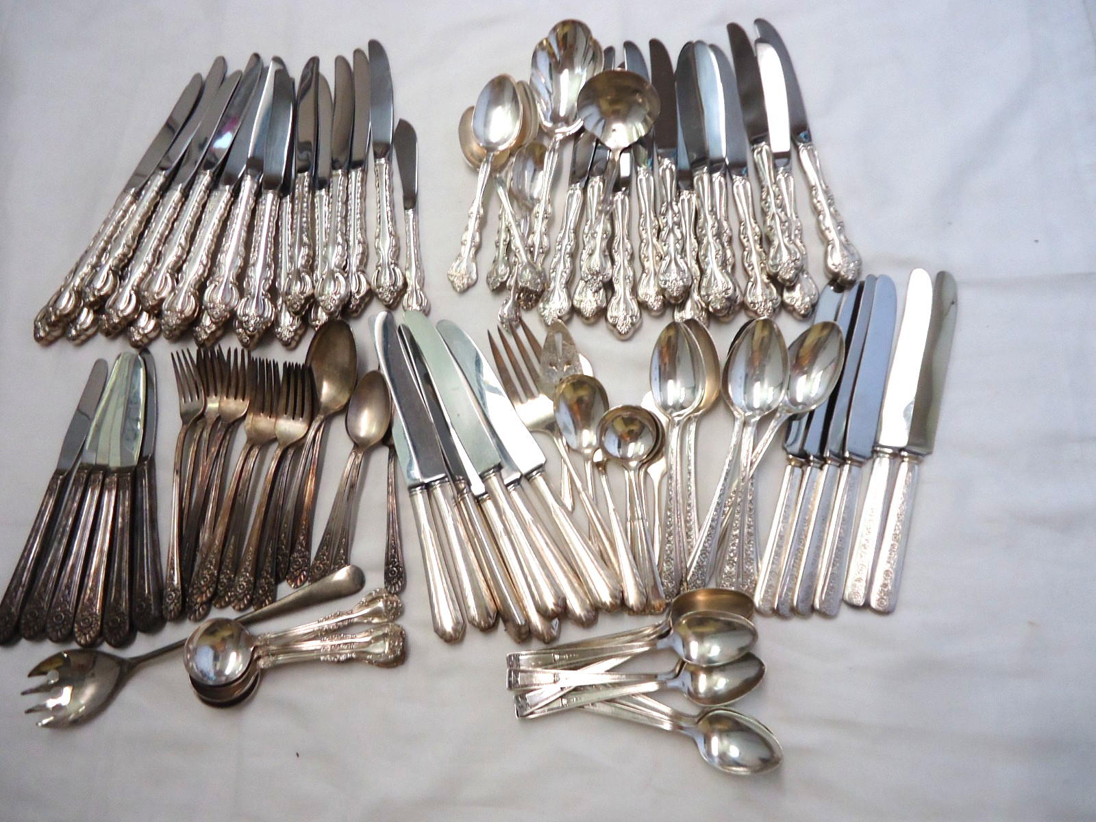 VINTAGE SILVERPLATE FLATWARE MIXED BULK LOT 110- PIECES