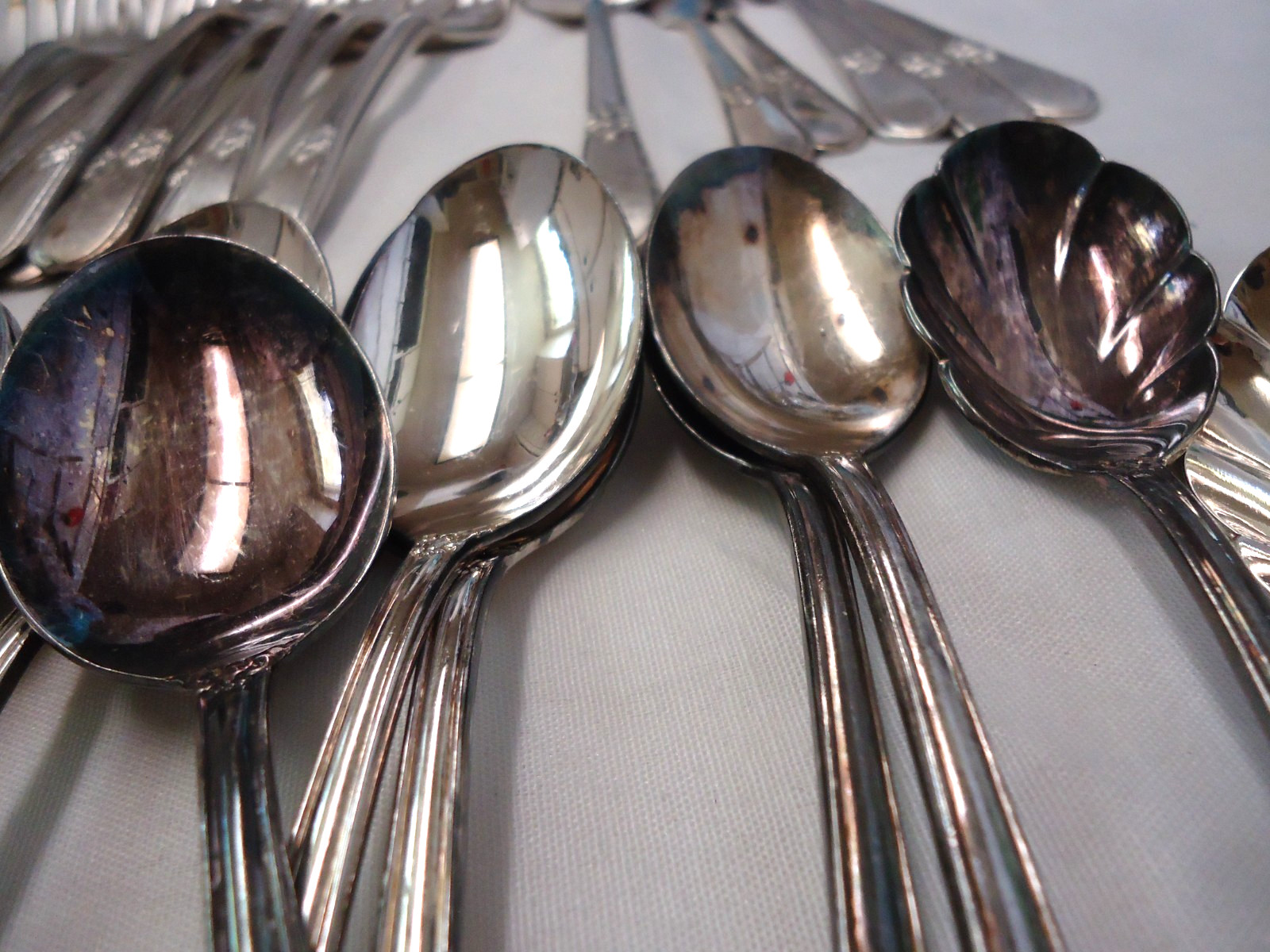 VINTAGE SILVERPLATE FLATWARE MIXED LOT BULK 120-PIECES